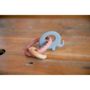 B931040 Rattle Ring Elephant Pink_02